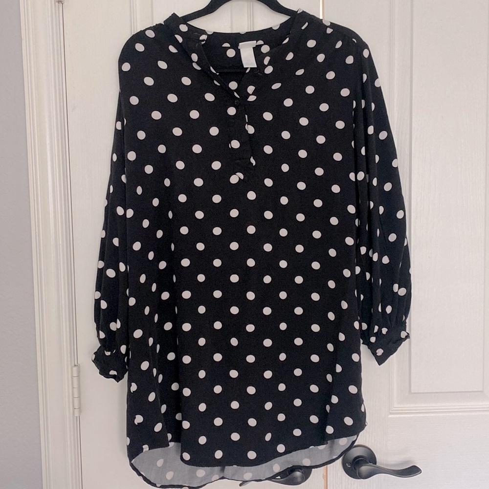 This is an H&M size small polka dot dress.